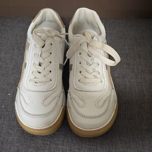 Chic White Sneakers with Tan Details